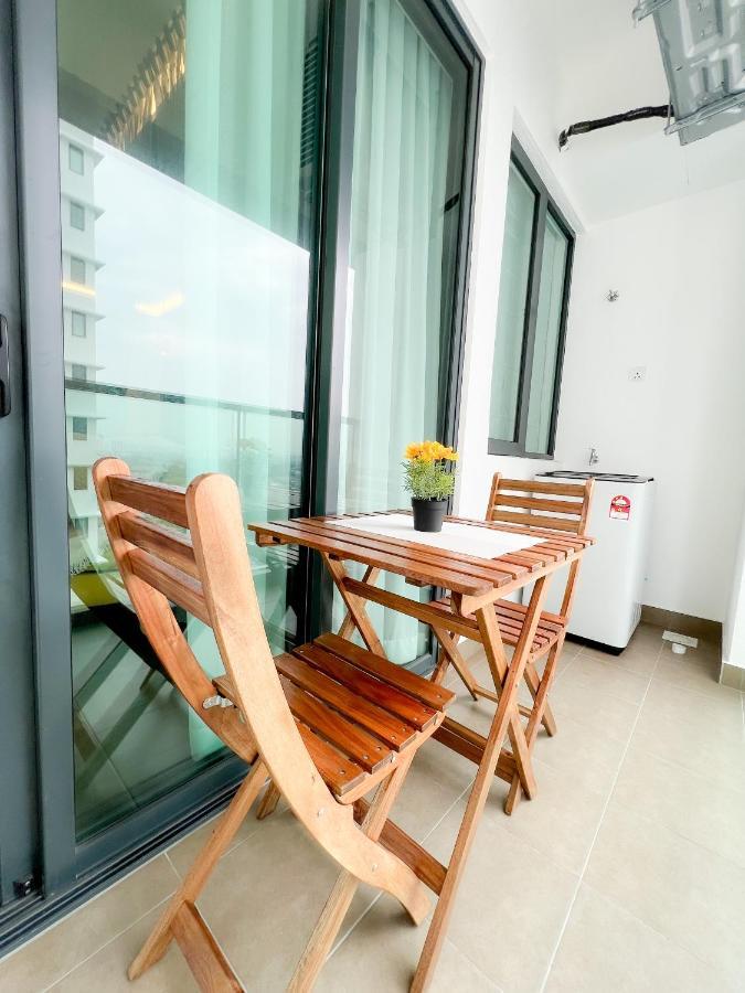 Aurora Vista Homestay Bangi At Vista Bangi With Wifi Netflix Gym Sauna Coway Swimming Pool-River View Каджанг Экстерьер фото