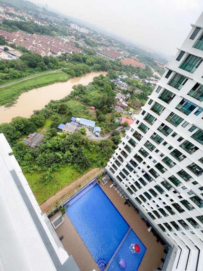 Aurora Vista Homestay Bangi At Vista Bangi With Wifi Netflix Gym Sauna Coway Swimming Pool-River View Каджанг Экстерьер фото